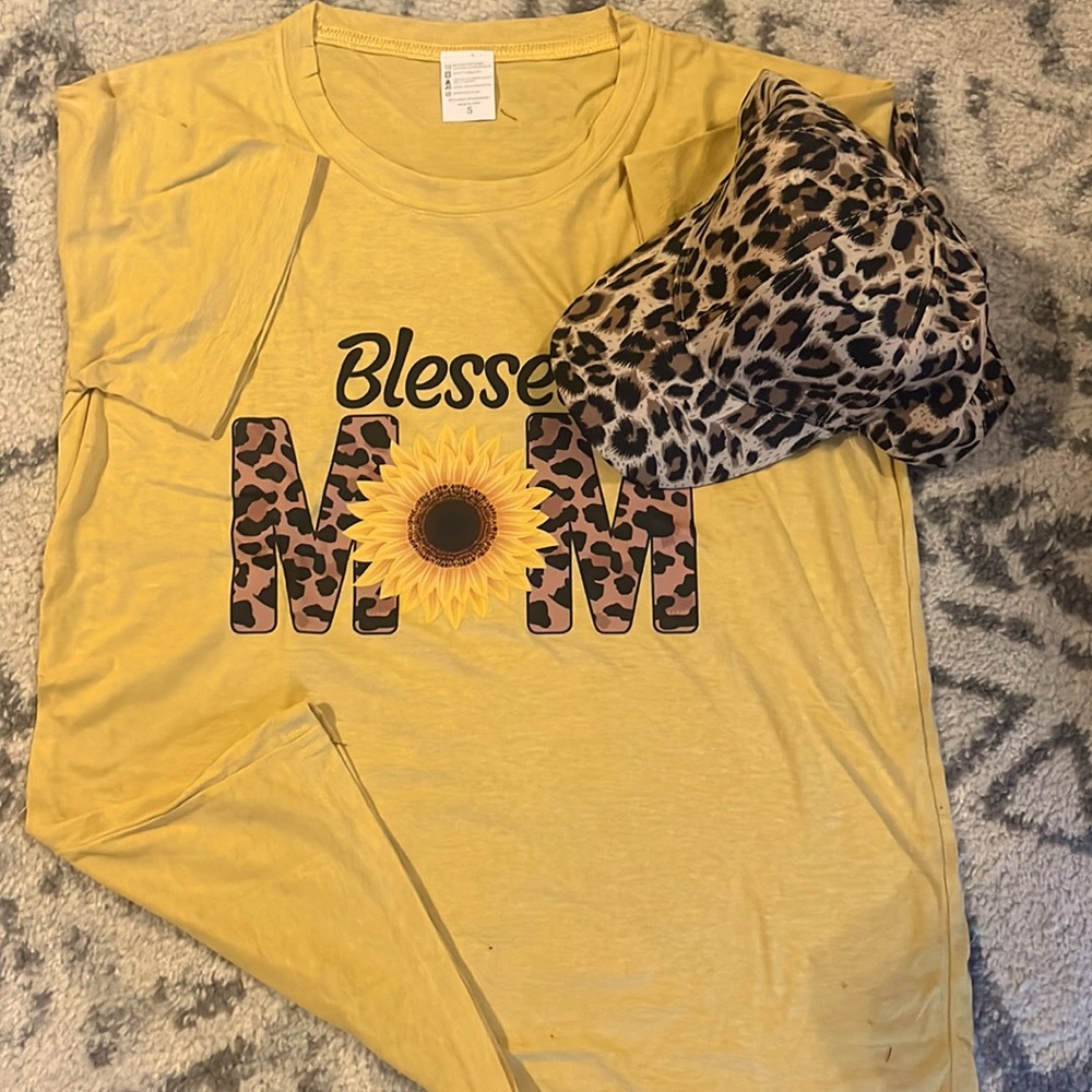 Blessed Mom Animal Print Sunflower T-Shirt with Animal Print hat bundle NWT